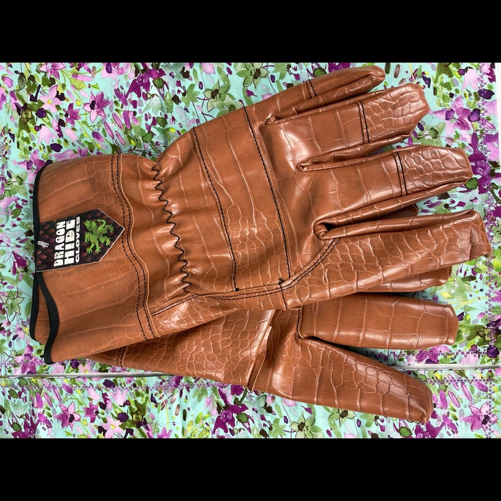 Dragon Hide gloves | Wizarding trunk